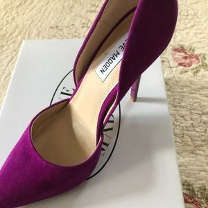 Steve Madden pumps. Never worn beautiful shoes